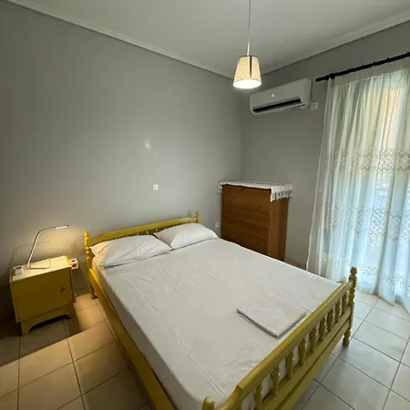 Perivolia アパート